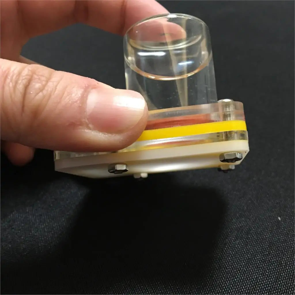 Ant farm moisture feeder base footprint 5.5 x 4 cm on outworld surface