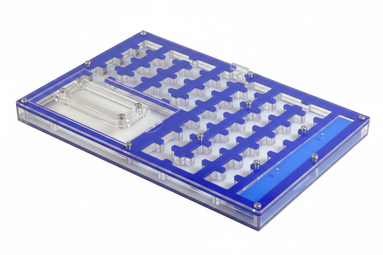 Acrylic ant farm maze 22x16x2.2cm size reference next to hand