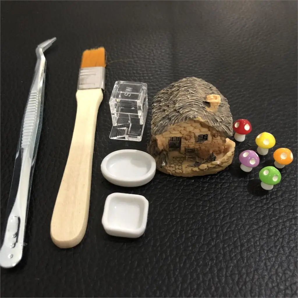 Acrylic water feeder and food feeder components from the ant farm toolkit